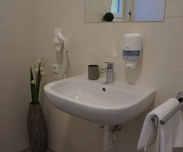 Schlafplatzl Hotel *