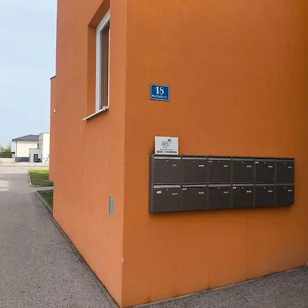 Schlafplatzl Hotel *