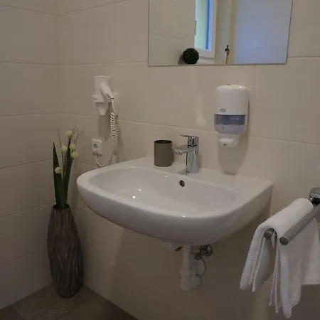 Schlafplatzl Hotel *